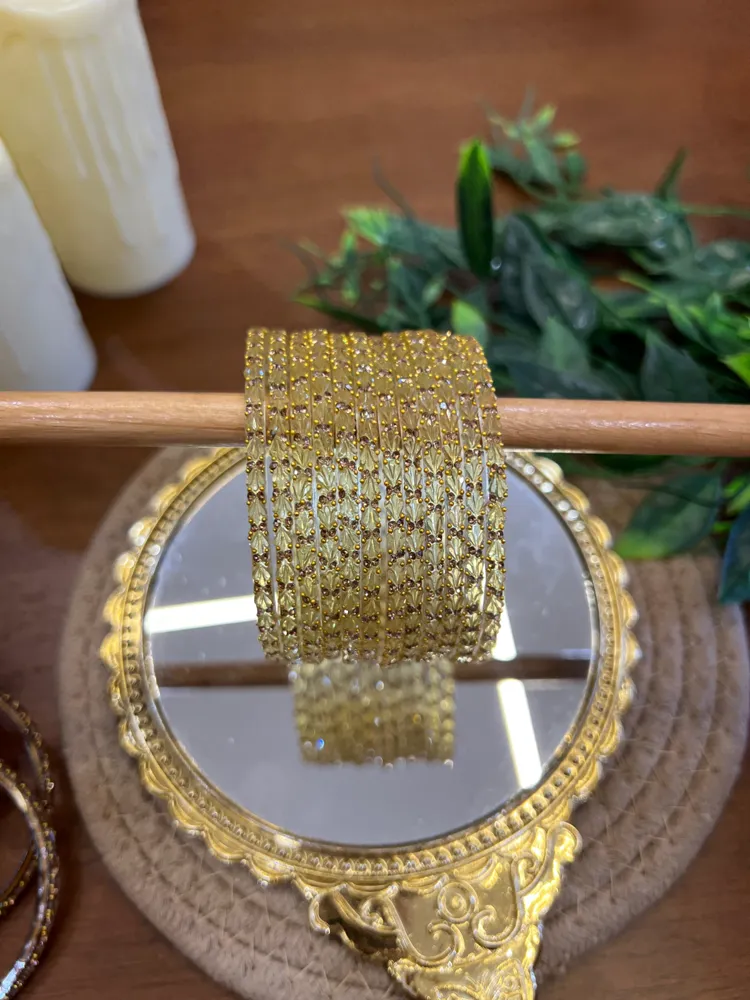 Intricate Glass Bangle — Champagne Gold